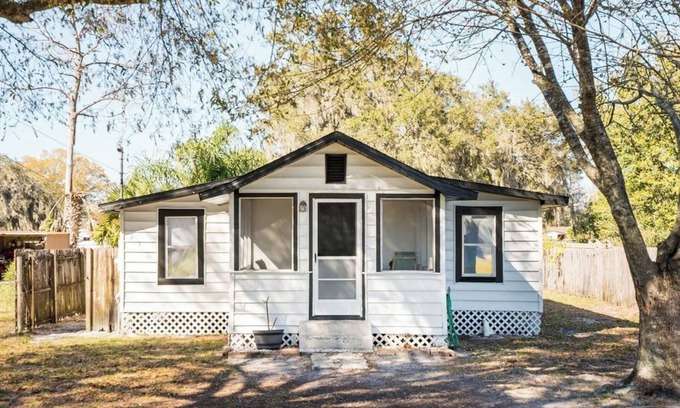 Walker's Island House | Charming 2-bedroom house with huge yard and firepit in Eagle Lake