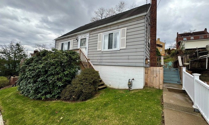 Brookline House | Charming 2-bedroom house with AC, WiFi in Pittsburgh