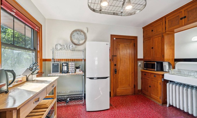 Union Park House | Charming 2-bedroom house in nice Saint Paul with WiFi, AC