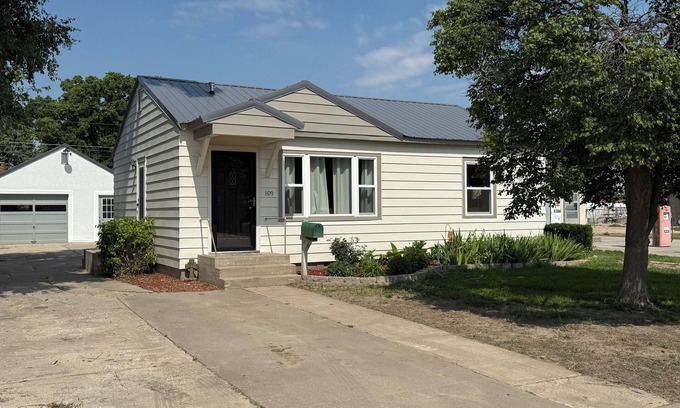 Scott City House | Charming 2-bedroom house in Scott City with AC, WiFi