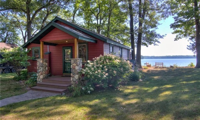 Northwoods Beach Cabin | Charming 2-bedroom Hayward Cabin on Lac Courte Oreilles