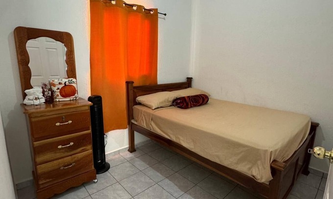 Isla Conchagaita House | Charming 2-bedroom house with AC, WiFi + everything else you need in San Miguel