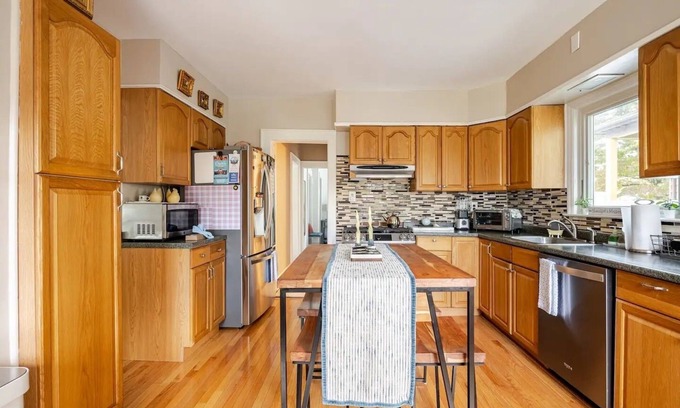 Stamford House | Charming 2-bedroom house in fabulous Stamford with AC, WiFi