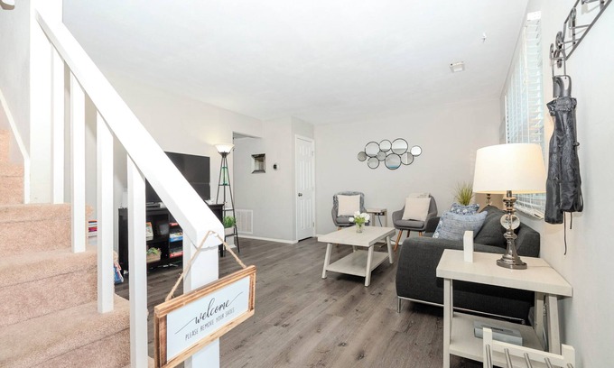 North Camellia Acres House | Charming 2-bedroom house with WiFi, AC in pleasant Norfolk - Close to beach