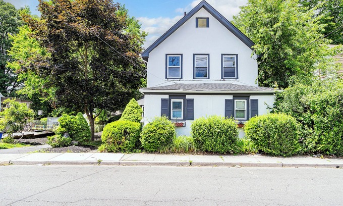 Teaneck House | Charming 2-bedroom house in Teaneck with AC, WiFi. Enjoy your stay