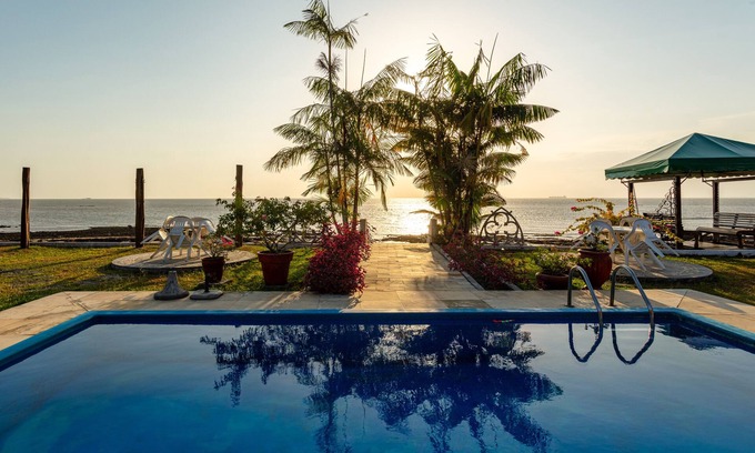 Farol House | Charming 2-bedroom house in wonderful Farol Belém with AC, WiFi