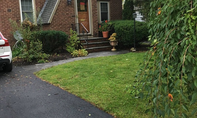 Buckingham Lake - Crestwood House | Charming 2-bedroom house with AC, fitness room, WiFi in Albany