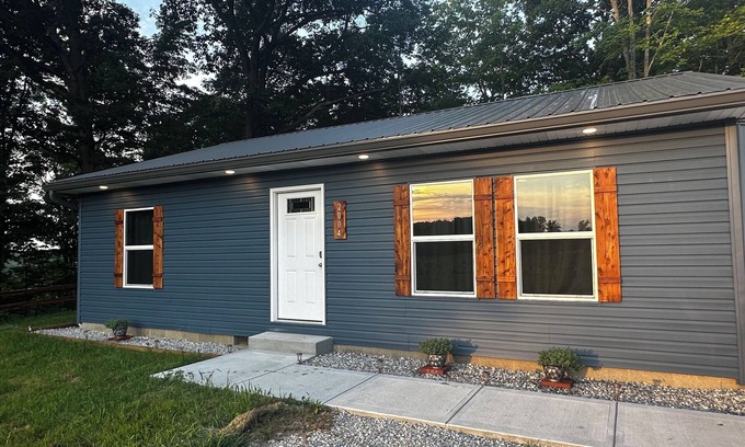 Pierceville House | Charming 2-bedroom house in Devil's Elbow Osgood, IN
