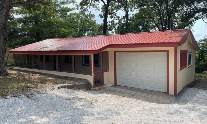 Warsaw House | Charming 2-bedroom house with WiFi and AC in Warsaw close to launch ramps