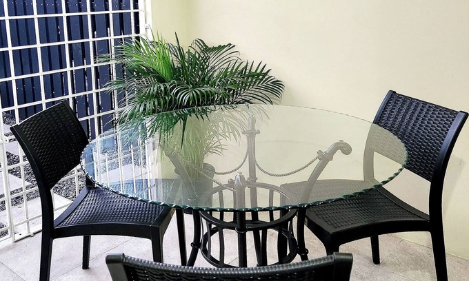 Harbour View House | Charming 2-bedroom Townhome with 24-hr security close to the Airport
