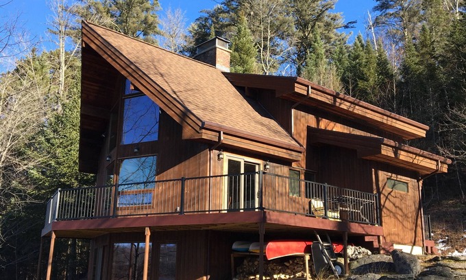 Eden House | Charming 2-bedroom lake house on fabulous Lake Eden with WiFi