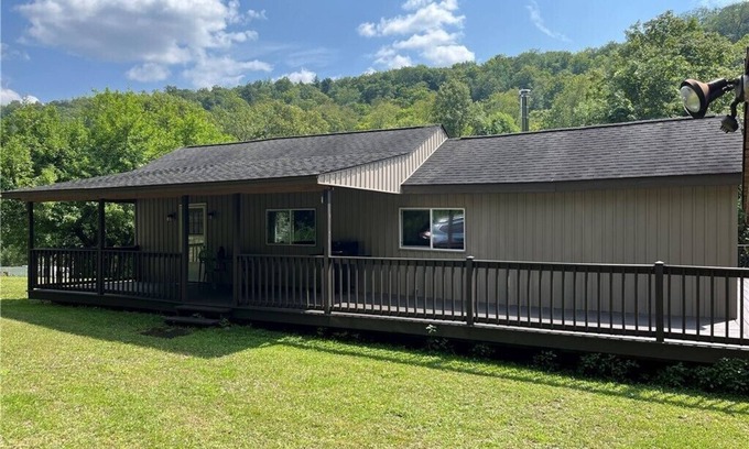 Conewango Valley House | Charming 2-bedroom lodge style house in Frewsburg with extra sleeping loft