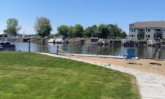Au Gres Cottage | Charming 2-bedroom riverfront cottage in tranquil Au Gres with WiFi, AC