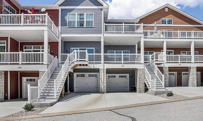 Grafton House | Charming 2-bedroom townhome with a cozy fireplace in the heart of Grafton