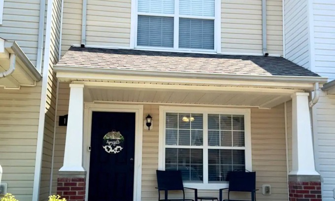 Clarksville Condo | Charming 2-bedroom condo with AC and WiFi in welcoming Clarksville