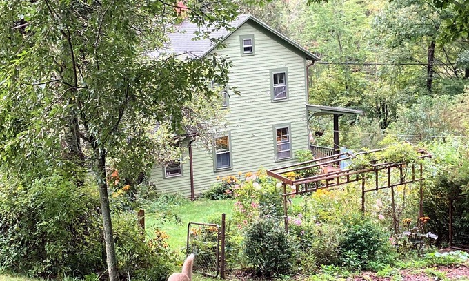 Fleischmanns House | Charming 2-bedroom house with WiFi outside Fleischmanns, NY