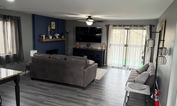 Monroe City Condo | Charming 2-bedroom 2-bath condo with WiFi in Monroe City by Mark Twain Lake