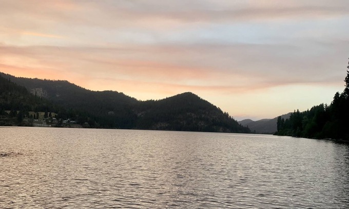 St. Maries Cabin | Charming 2-bedroom dry cabin by Black Lake