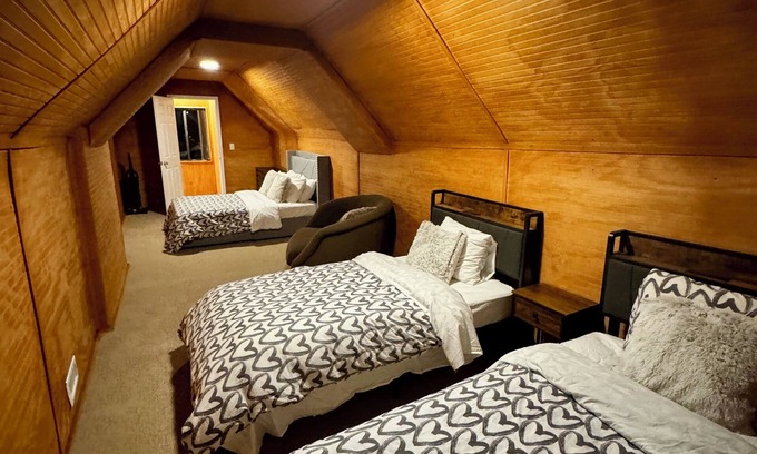 Echo Lake Cabin | Charming 2-bedroom cabin by Sierra Ski hill