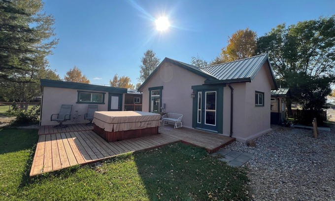 Twin Bridges House | Charming 2-bedroom bungalow with WiFi and bbq in Twin Bridges. Dog friendly.