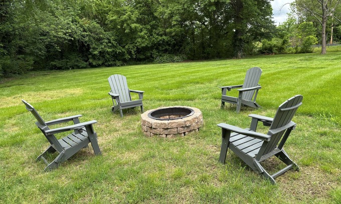 Cunningham House | Charming 2-bedroom house on 1+ acres in West Paducah with Patio, Firepit & Wifi