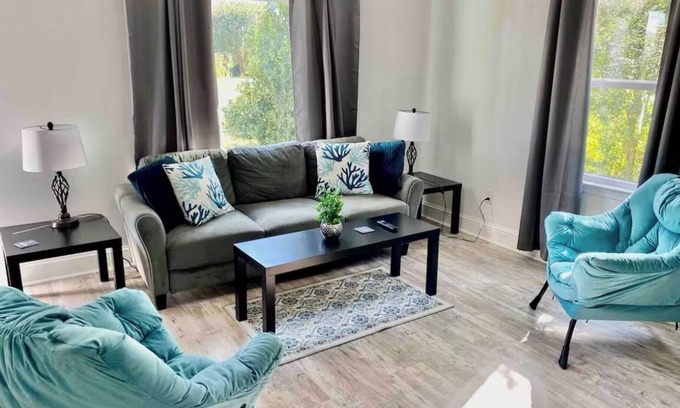 White Stone House | Charming 2-bedroom house with WiFi, AC in welcoming White Stone