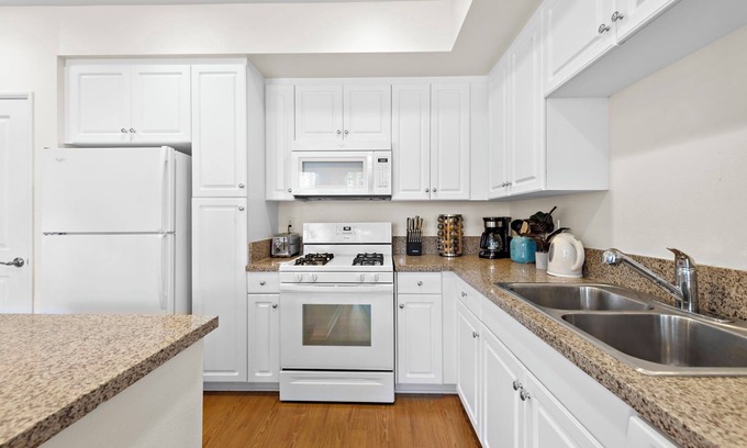 Irvine Bed & Breakfast | Charming 2-bedroom with fitness room located within walking distance to spectrum