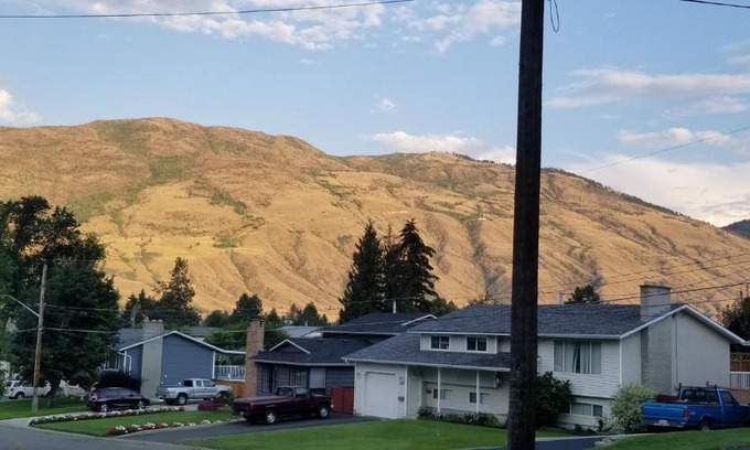 Kamloops Apartment | Charming - 2 bedrooms suite, 1 full bath & family room