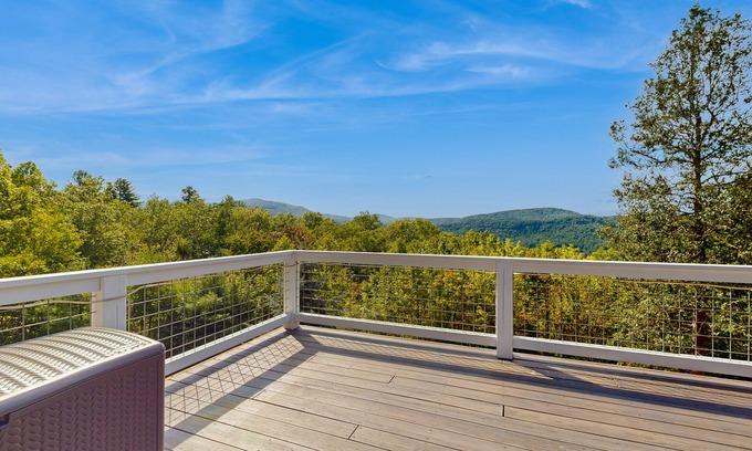 Penrose House | Charming 2 BR home with Stunning Views from outdoor deck