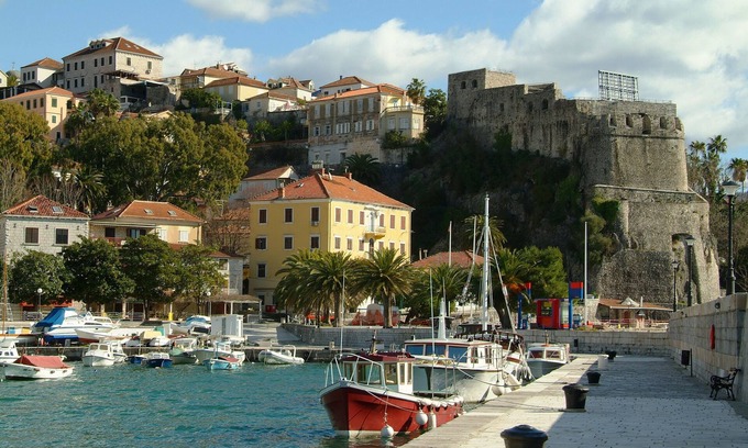 Herceg Novi Apartment | Charming 2 double bedroom apartment in the heart of Herceg Novi, 1 min to beach