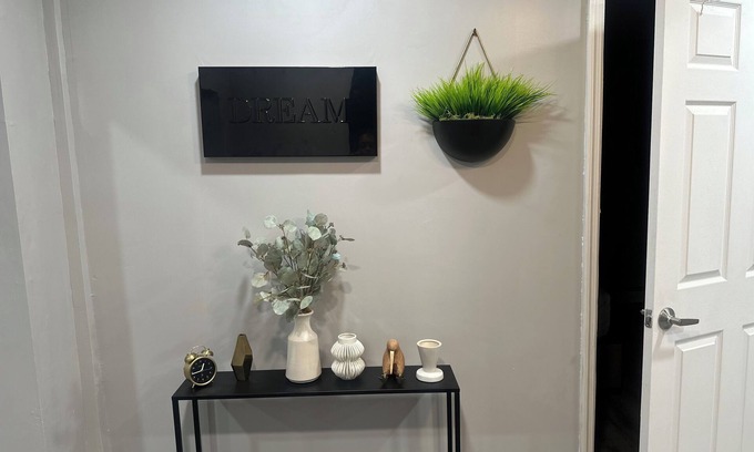 Orange House | Charming 2Br 2B house with WiFi and Lux Amenities near NY, Train & EWR Airport