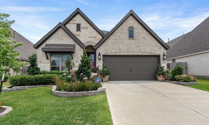 Magnolia House | Charming 3-bd house w/nearby lake access, pickleball court, & outdoor kitchen