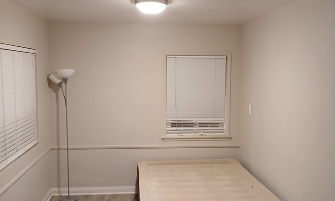 Santa Fe Springs House | Charming 3-bedroom house with WiFi, AC in nice Santa Fe Springs