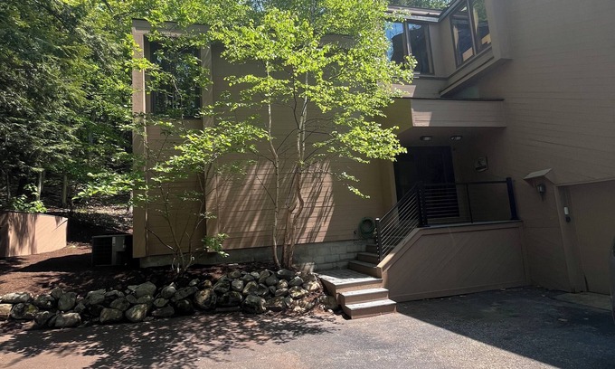 Birchwood Farms House | Charming 3-bedroom home located in beautiful Birchwood in Harbor Springs