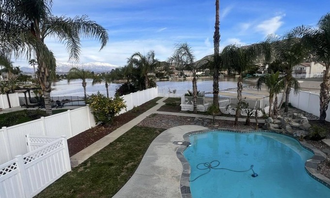 Moreno Valley House | Charming 3-bedroom house in Moreno Valley with huge pool ,spa and connected lake