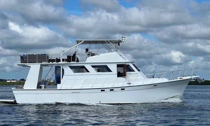 Tropic Boat Rental | Charming 3-bedroom 60' Yacht - Scenic Harbor