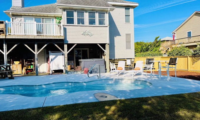 Sea Scape Cottage | Charming 3-bedroom cottage- Bike to beach- Ocean Views-Golf Course-Pool/Hot Tub