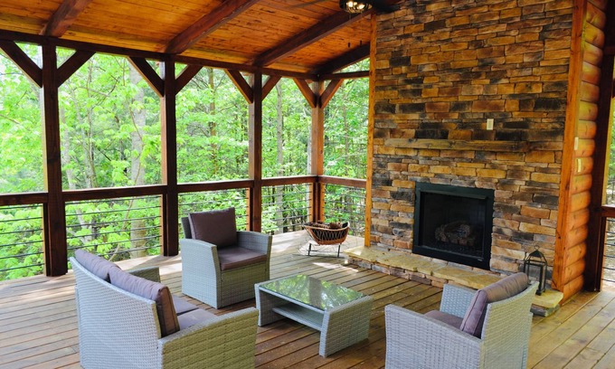 Morganton Cabin | Charming 3-bedroom Cabin in lovely North Georgia Mountains with WiFi, AC…