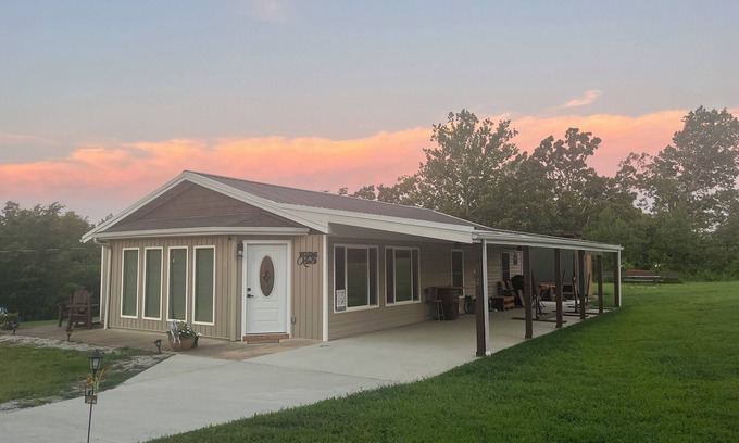 Theodosia Cabin | Charming 3-bedroom cabin in wonderful Theodosia with Tiki Bar