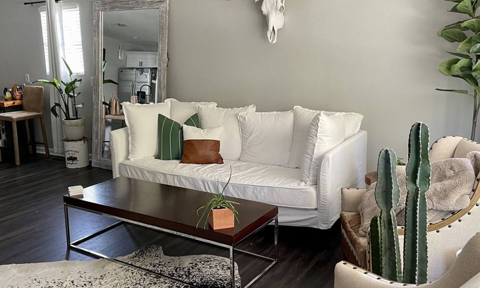 North Nashville Cottage | Charming 3-bedroom cottage in welcoming Nashville with WiFi, AC