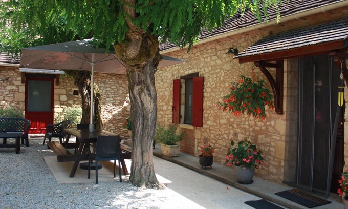 Limeuil Cottage | Charming 3-Bedroom Farmhouse Near Scenic Limeuil with WiFi, Terrace & Baby Equipment
