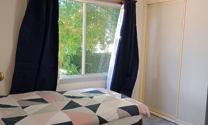 Glen Innes House | Charming 3-bedroom house with WiFi, fitness room in tranquil Glen Innes