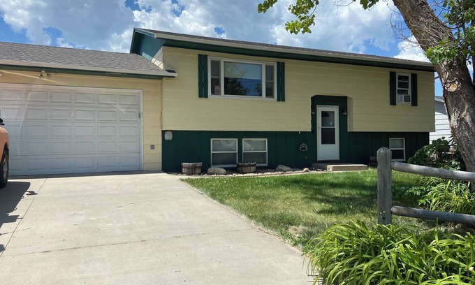 Rapid City House | Charming 3-bedroom house in Black Hawk, WiFi. Kid Friendly, Close to freeway.