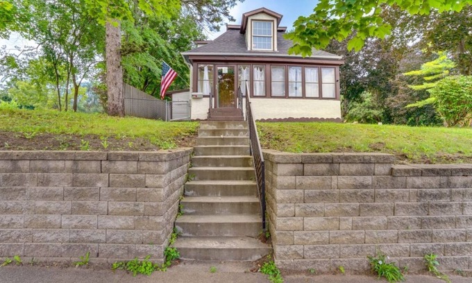 West Side House | Charming 3-bedroom house in welcoming Saint Paul with AC, WiFi
