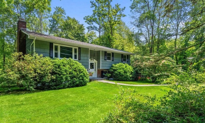 Chappaqua House | Charming 3-bedroom house in enchanting Chappaqua with WiFi, AC and Sanctuary.