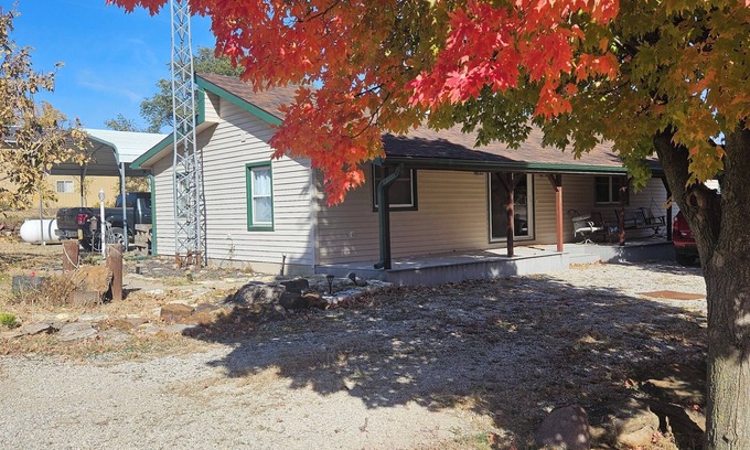 Ellsworth County House | Charming 3-bedroom house at Kanopolis Lake with wi-fi and A/C.