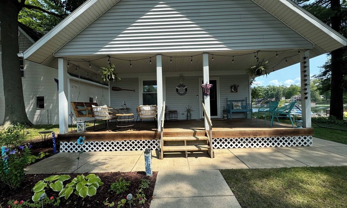 Plainwell House | Charming 3-bedroom house with AC in welcoming Plainwell on the lakefront