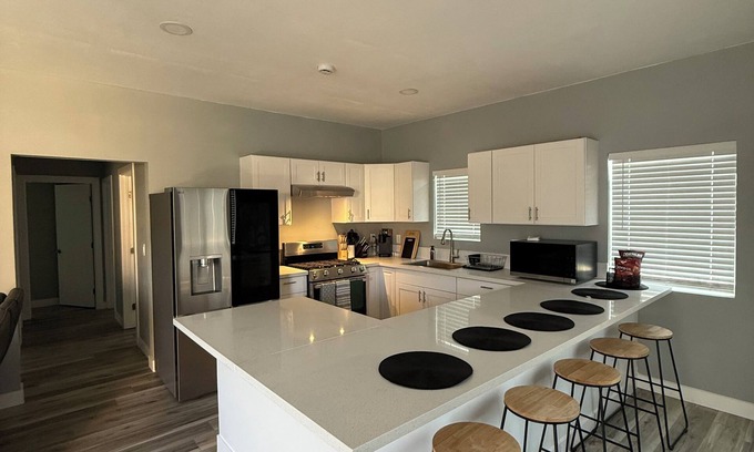 Redlands House | Charming 3-bedroom house in wonderful Redlands with AC, WiFi