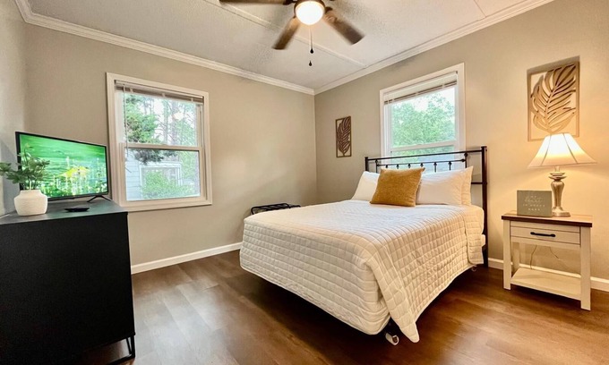 Waycross House | Charming 3-bedroom house well centralized in Waycross.