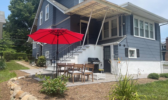Madison House | Charming 3-bedroom house in phenomenal Madison with AC, WIFI Great Location